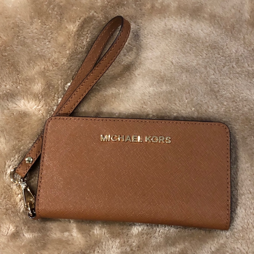 MICHAEL KORS tan Wristlet